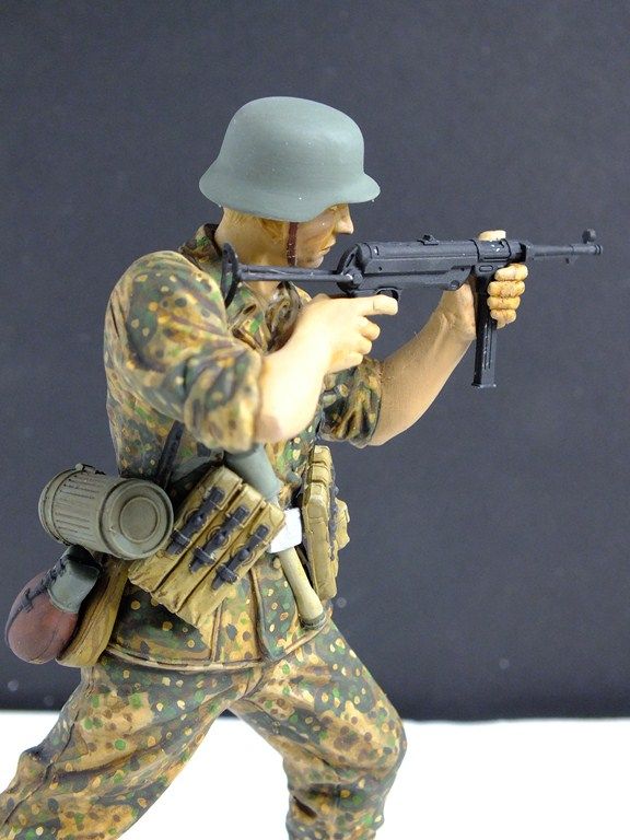 Help Painting the WW2 german Dot Pea Pattern Miniatures